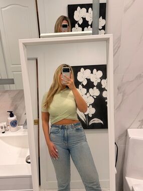 H&M Light Green Cropped Short Sleeve Twist Tee